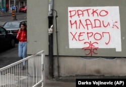 Fotografisano 25. avgusta 2020. u Beogradu. Pravni savetnik u YUCOM-u Milan Filipović podseća da Krivični zakonik Srbije izričito zabranjuje negiranje genocida, zločina protiv čovečnosti i ratnih zločina kada su utvrđeni presudom domaćeg suda ili Međunarodnog krivičnog suda (MKS), ali ne i Međunarodnog krivičnog suda za bivšu Jugoslaviju (MKSJ).