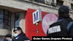 Jandarmii au dat mai multe amenzi angajaților Metrorex care au blocat căile de rulare, dar nu au intervenit pentru evacuarea acestora. 