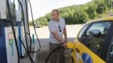 Владимир Путин на заправке, август 2010