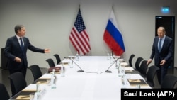 Antony Blinken amerikai és Szergej Lavrov orosz külügyminiszter Reykjavíkban ült tárgyalóasztalhoz 2021. május 19-én