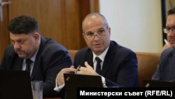 Министърът на транспорта Гроздан Караджов по време на заседанието на кабинета в сряда, 27 август 2025 г.