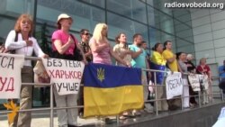 Кернеса зустрічали комунальники, пенсіонери та чиновники