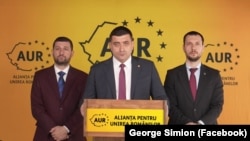 George Simion (centru) a avut un discurs presărat cu amenințări atunci când a transmis că va contesta rezultatul alegerilor prezidențiale.