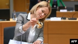 Noua șefă a politicii externe și de securitate europene, Kaja Kallas, dând startul primei reuniuni a miniștrilor europeni de Externe pe care o prezidează în această calitate, Bruxelles, 16 decembrie 2024 .