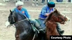 «Ахиллес» (справа) и «Геркулес» (слева).