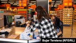 Kupovina u prodavnici u Leposaviću, novembar 2024.