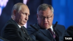 Владимир Путин и Андрей Костин