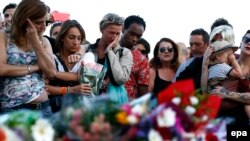 Мемориал на английской набережной в Ницце, где в результате теракта погибли 84 человека