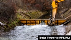 Punimet për riparimin e kanalit të dëmtuar të Ibër-Lepencit në Varragë të Zubin Potokut. 2 dhjetor 2024.