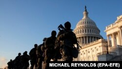 Trupat amerikane duke patrulluar para Kongresit amerikan, pas trazirave të 6 janarit, 2021.