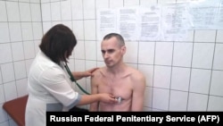 Oleg Sencov na medicinskom ispitivanju