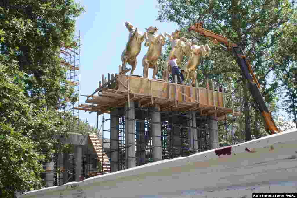 Поставувањето на златните коњи