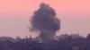 Дим се издига над Ивицата Газа близо до границата с Израел (илюстративна снимка).