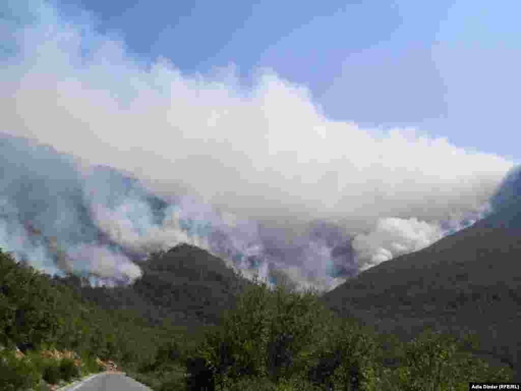 Bosnia-Herzegovina - Fire, Ruiste, Mostar, 24Aug2012.