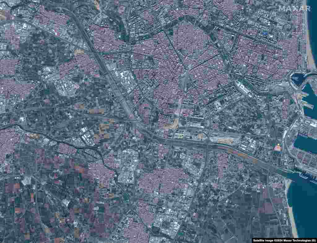 Înainte de inundații. Imagine din satelit, vedere generală a orașului Valencia, Spania, 18 octombrie 2024.