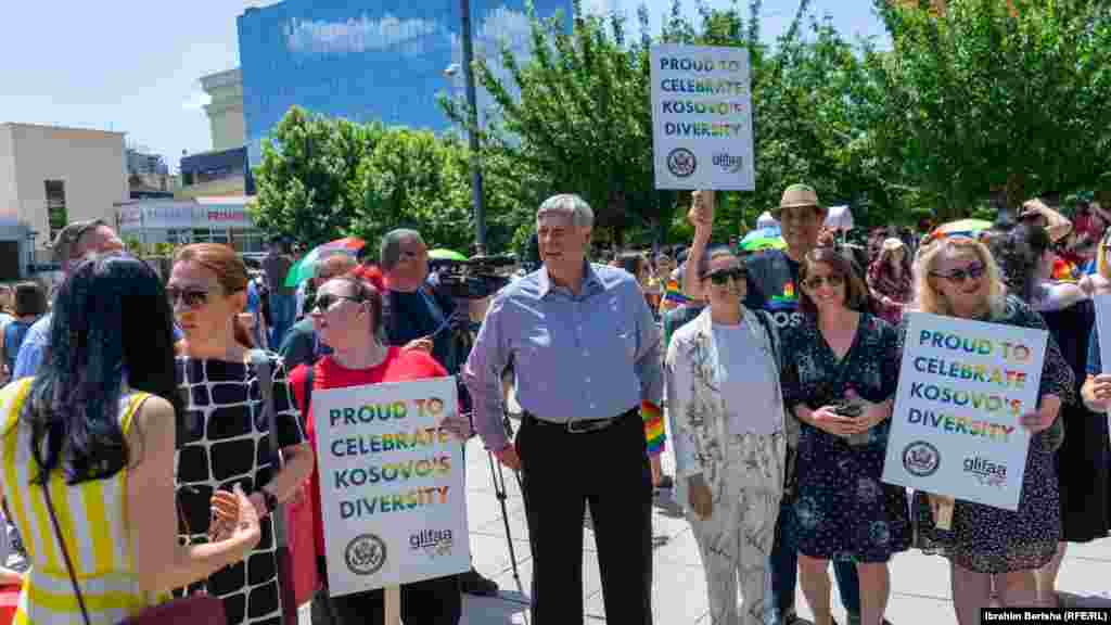 Në këtë paradë ishte pjesëmarrës edhe ambasadori i SHBA-së, Philip Kosnett. 