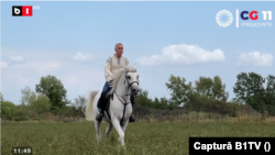 Clipul electoral în care Călin Georgescu apare călare a fost produs de o firmă din Argeș și, conform declarației financiare depuse de fostul candidat, nu a costat nimic.