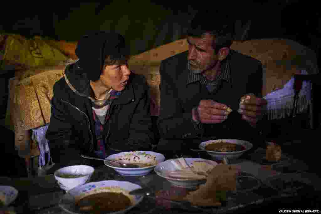 Традиционалното Шарско сирење е дел од ручекот.