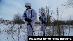 Separatistë pro-rusë në rajonin Donbas, në lindje të Ukrainës.