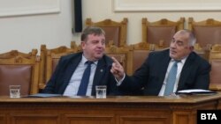 Красимир Каракачанов и Бойко Борисов в Народното събрание през ноември 2019 г.