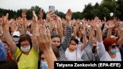 Liderul de la Minsk nu mai vrea proteste ca acestea din 2020. S-a gândit să le prevină devenind mai apropiat de popor, cel puțin în spațiul virtual. 