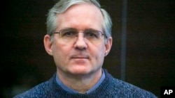 Paul Whelan, în vârstă de 54 de ani, a fost arestat la Moscova, când a vizitat-o ca pensionar, în decembrie 2018. El a fost acuzat de spionaj și a fost condamnat la 16 ani de închisoare în mai 2020, într-un proces despre care SUA au spus că este „o bătaie de joc”. 