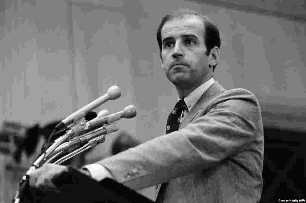Joe Biden Delaware szenátoraként részt vesz egy washingtoni sajtótájékoztatón 1979-ben.