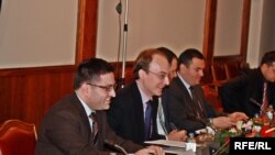 Министрите Милошоски и Бесими на состанокот на Комисијата за надворешна политика