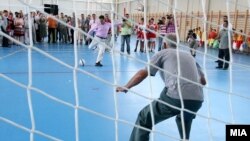 Архивска фотографија, поранешниот премиер Никола Груевски на отворање на спортска сала во 2010 година 