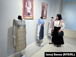 II tradiționale din zona Banatului din colecția lui Marius Matei, expuse în luna iunie 2025 la Palatul Braunstein din Iași.