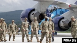  Na sarajevskom aerodromu upriličen je svečani doček za američke vojnike 