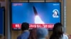 Un ecran din Gara din Seul (Corea de Sud) arată racheta lansată marți de Coreea de Nord. 4 octombrie 2022
