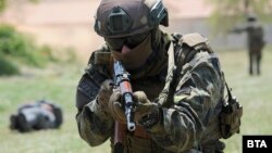 В четвъртък в Пловдив се проведе открит ден на многонационалното военно учение "TROYAN FOOTPRINT SOUTH-21" на специалните сили. Целта на учението е да се повиши подготовката и координацията на силите за специални операции на НАТО и САЩ. 