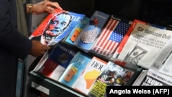 Kiosk za "dezinformacije" na Menhetnu koji je imao za cilj da educira potrošače o opasnosti lažnih vijesti.