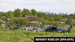 УКРАИНА - Уништен руски хеликоптер во близина на селото Мала Рохан, во близина на Харков, Украина, 13 мај 2022 година