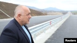 За първи път от създаването си партията ГЕРБ и нейният лидер Бойко Борисов са в слаба позиция