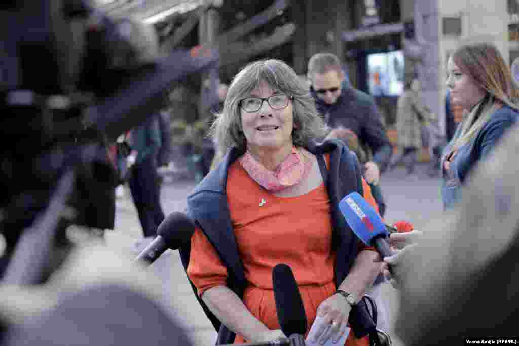 &quot;Nasilje nad ženama ne postoji samo u Srbiji, to nije samo problem žena, već je to problem čitavog društva. Moramo da rešimo problem, moramo da podržimo žrtve i moramo da okončamo nekažnjavanje&quot;, rekla je Šan Meklaud (Sian MacLeod), ambasadorka Velike Britanije u Srbiji.&nbsp;