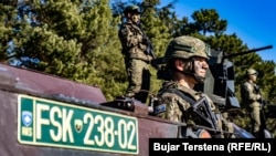 Косовските безбедносни сили за време на Денот на силите, 27 ноември 2024 година, за време на кој посетителите можат одблиску да видат дел од опремата на косовските сили