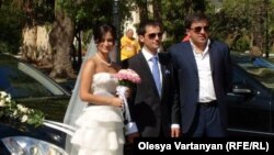 Родители чаще ратуют за то, чтобы их дети, живущие, как правило, эмоциями, заключали браки с представителями своей национальности