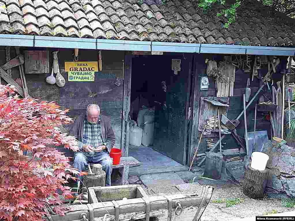 Nekada ih je bilo petnestak, kako pripoveda vodeničar sa ove reke Sreten Milovanović, &quot;sve jedna za drugom&quot;.