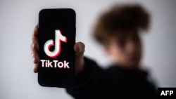 Discuțiile privind vânzarea TikTok continuă în Spania