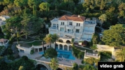 Egy Canne-i villa, amely Nazarbajev testvére és volt felesége birtokában állhatott.
