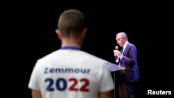 Ерик Земур по време на октомврийското турне за представяне на последната му книга "Франция все още не е казала последната си дума"