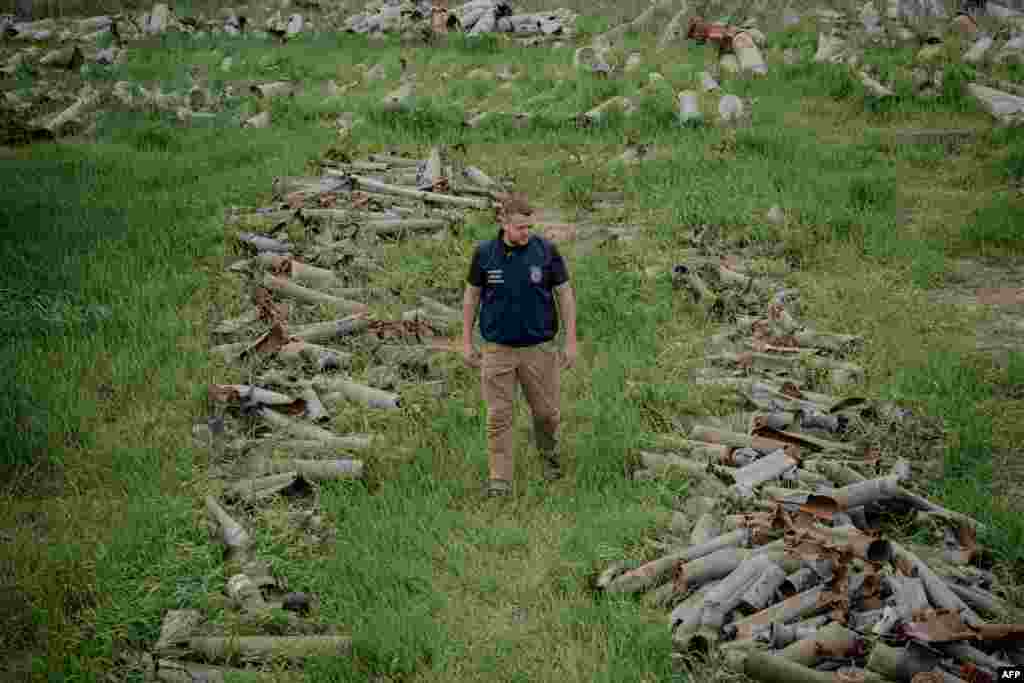 Ukrajna keleti része az AFP-nek nyilatkozó szakértők szerint az egyik leginkább elaknásított terület a világon. Ehhez jönnek még a fel nem robbant gránátok és lövedékek. A drónok azonban, amelyek forradalmasították az ukrajnai hadviselés módját, most az ország aknamentesítésében is változásokat hozhatnak