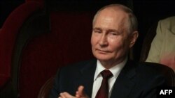 Ruski predsjednik Vladimir Putin na koncertu u Operi Hanoi u Hanoju 20. juna 2024.