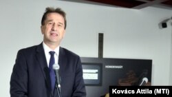 Völner Pál fideszes országgyűlési képviselő, az Igazságügyi Minisztérium parlamenti államtitkára beszédet mond az Ősök-bányász hősök elnevezésű pályázat díjkiosztóján Dorogon, a Reimann Bányászattörténeti Múzeumban 2021. december 3-án.