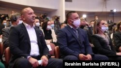 Trajneri i Majlinda Kelmendit, Driton Kuka dhe kryetari i Federatës së Xhudos së Kosovës, Agron Kuka.