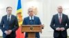 Liderii Partidului Democrat, Vladimir Plahotniuc (centru), Andrian Candu (stânga) şi Pavel Filip, după consultări la președinție. 2 aprilie 2019