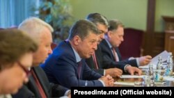 Вице-премьер России Дмитрий Козак на переговорах с президентом Молдовы Игорем Додоном, Москва, 26 сентября 2018 года