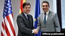 Министерот за надворешни работи Никола Димитров, денеска имаше средба со помошникот државен секретар на САД за европски и евроазиски прашања, Вес Мичел кој престојува во работна посета на Македонија.